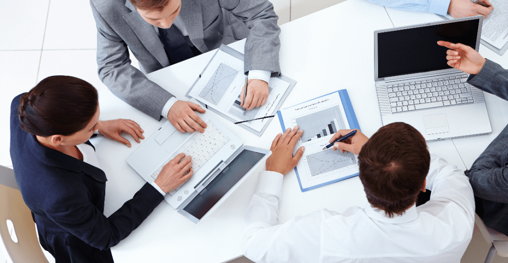 Doanh nghiệp cần có sự đầu tư vào việc đào tạo quy trình sử dụng CRM.